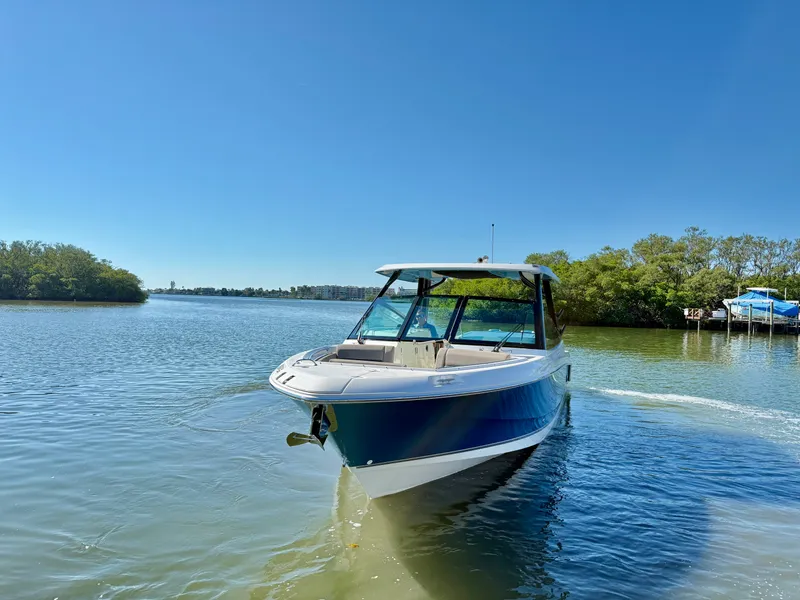 Slide: The Image of Boston Whaler 330 Vantage 2026 - 26