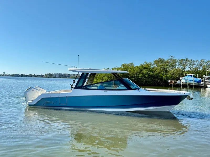 Slide: The Image of Boston Whaler 330 Vantage 2026 - 30