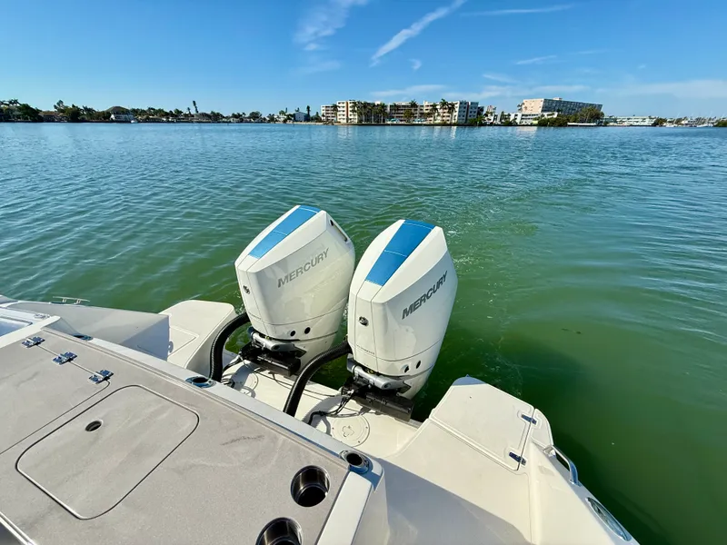 Slide: The Image of Boston Whaler 330 Vantage 2026 - 35