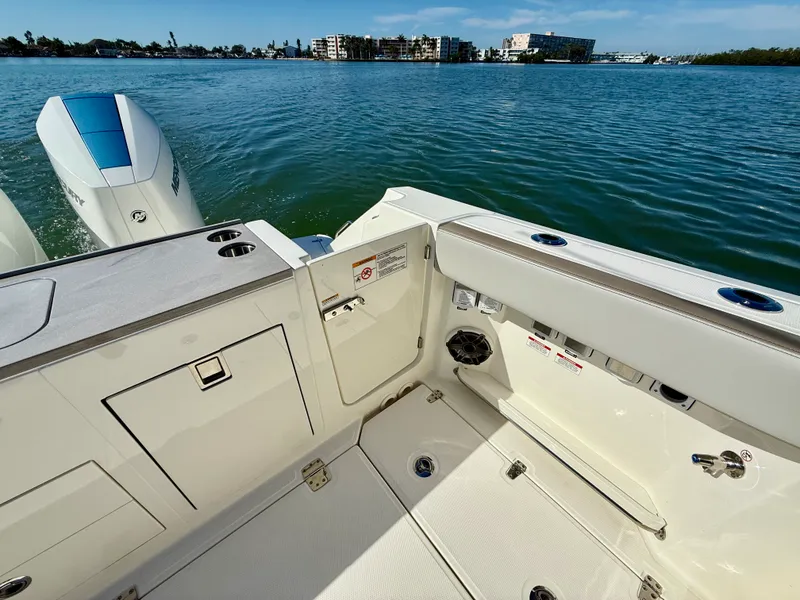 Slide: The Image of Boston Whaler 330 Vantage 2026 - 39