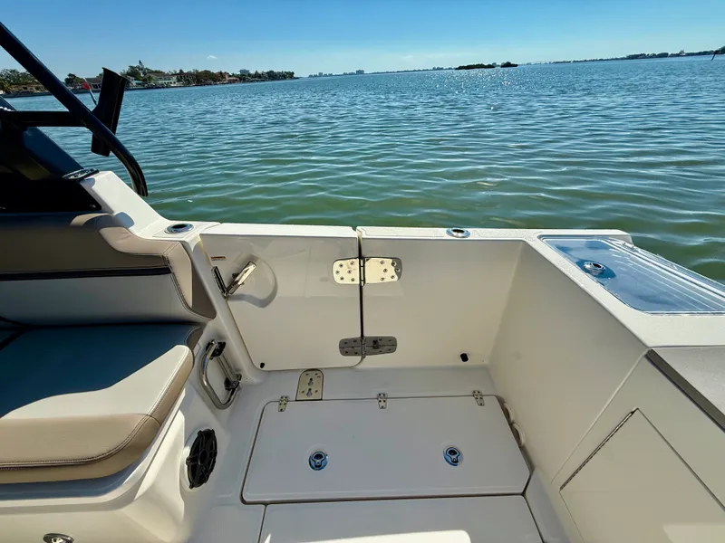Slide: The Image of Boston Whaler 330 Vantage 2026 - 40
