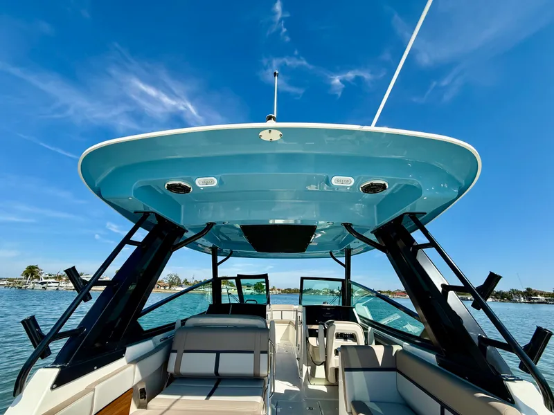 Slide: The Image of Boston Whaler 330 Vantage 2026 - 43