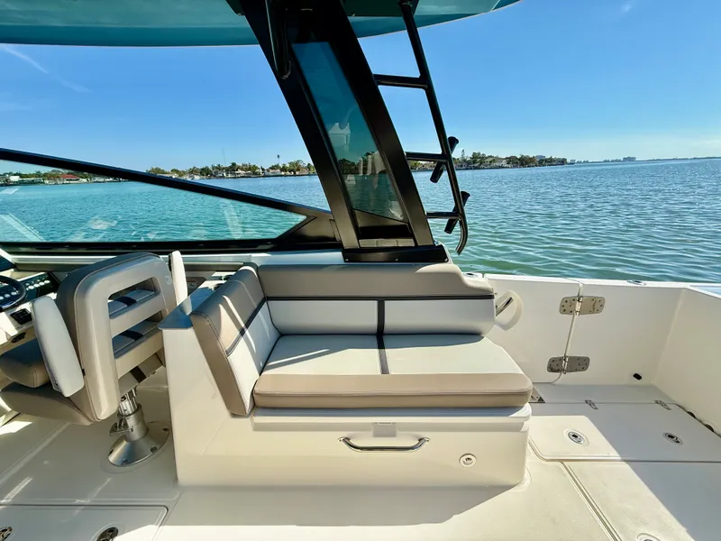 Slide: The Image of Boston Whaler 330 Vantage 2026 - 44
