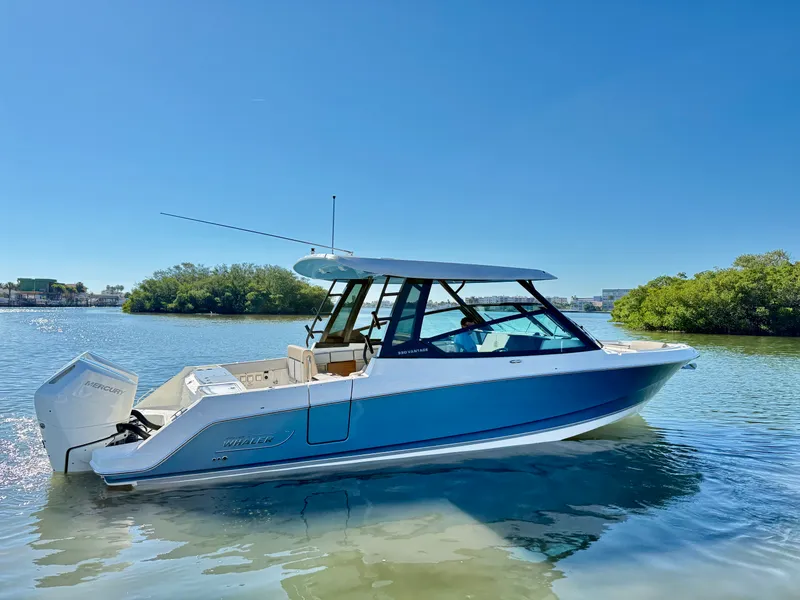 Slide: The Image of Boston Whaler 330 Vantage 2026 - 5