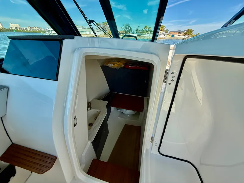 Slide: The Image of Boston Whaler 330 Vantage 2026 - 55