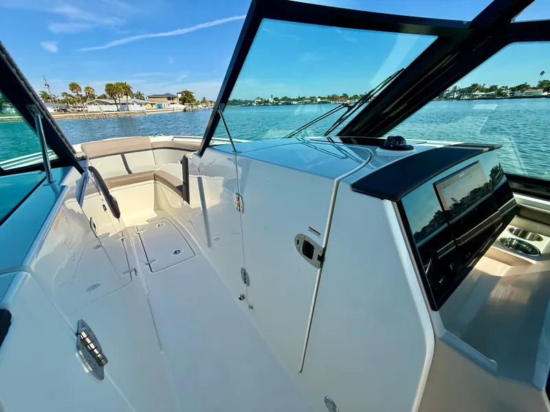 Slide: The Image of Boston Whaler 330 Vantage 2026 - 57