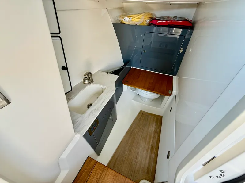 Slide: The Image of Boston Whaler 330 Vantage 2026 - 58