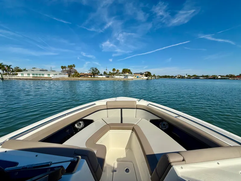 Slide: The Image of Boston Whaler 330 Vantage 2026 - 59