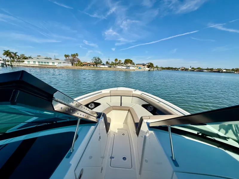 Slide: The Image of Boston Whaler 330 Vantage 2026 - 60