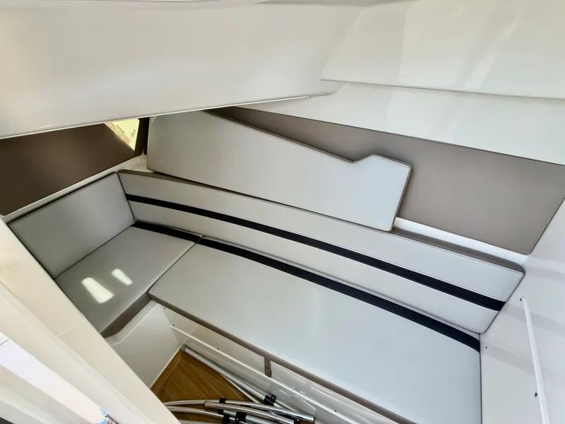 Slide: The Image of Boston Whaler 330 Vantage 2026 - 61