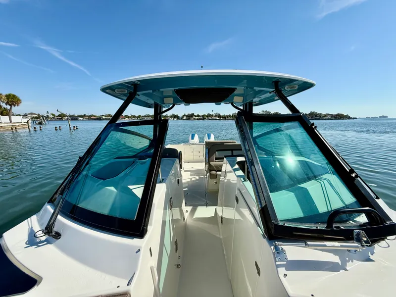 Slide: The Image of Boston Whaler 330 Vantage 2026 - 68