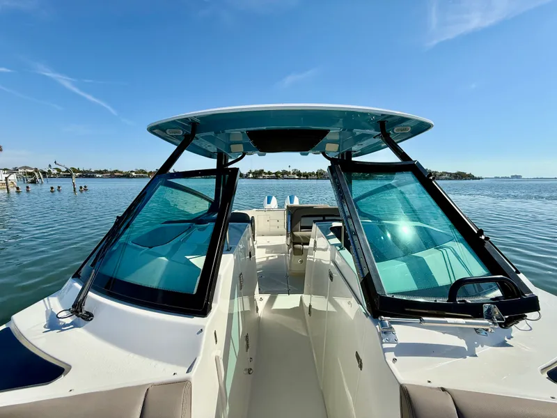 Slide: The Image of Boston Whaler 330 Vantage 2026 - 69