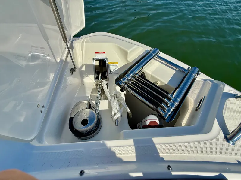 Slide: The Image of Boston Whaler 330 Vantage 2026 - 70