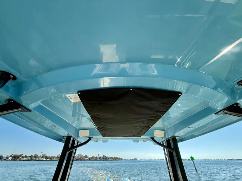 Slide: The Image of Boston Whaler 330 Vantage 2026 - 71