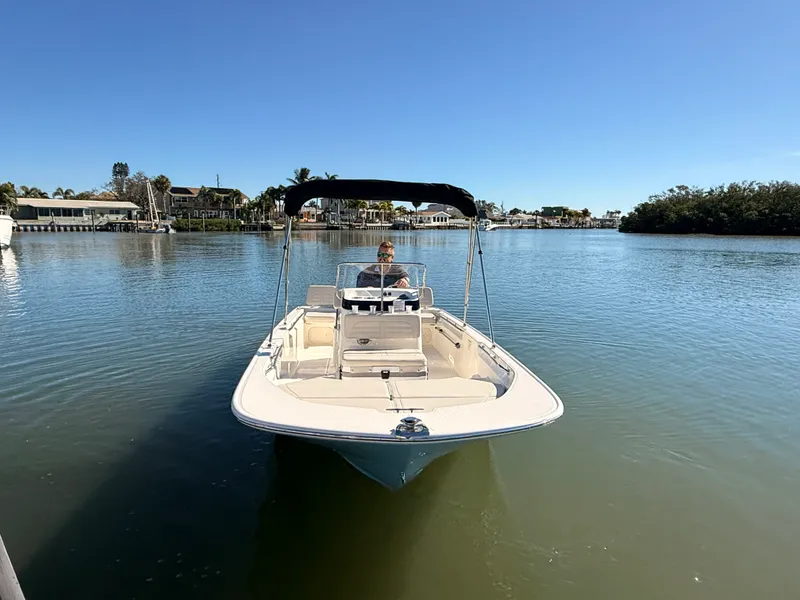 Slide: The Image of Boston Whaler 170 Montauk 2026 - 17
