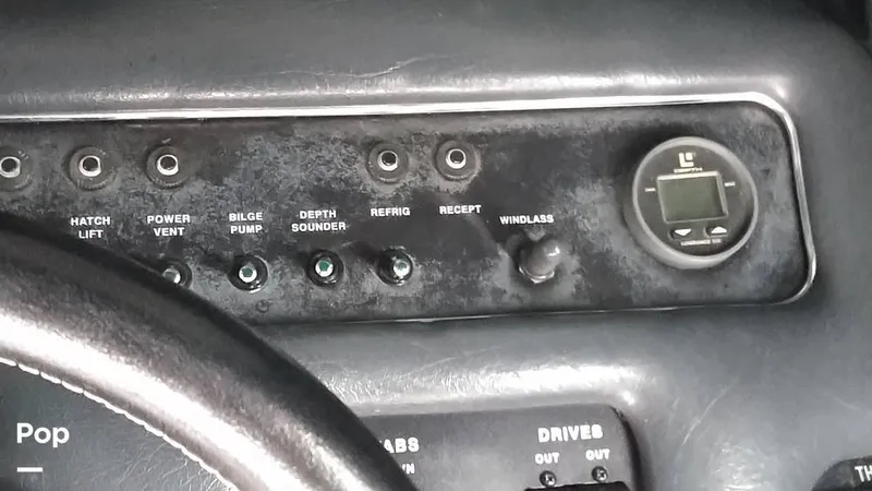 Slide: The Image of Sea Ray 310 Sun Sport 1993 - 15896476