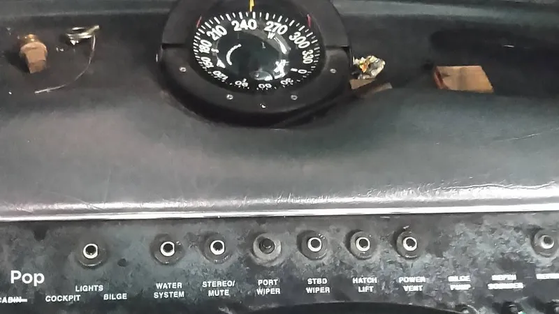 Slide: The Image of Sea Ray 310 Sun Sport 1993 - 15896478