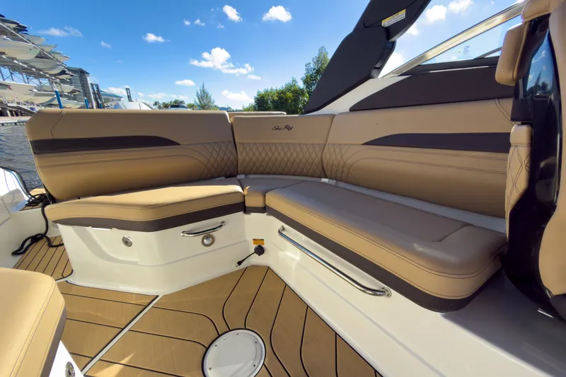 Slide: The Image of Sea Ray SLX 260 Outboard 2026 - 11