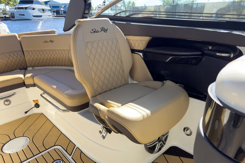 Slide: The Image of Sea Ray SLX 260 Outboard 2026 - 12