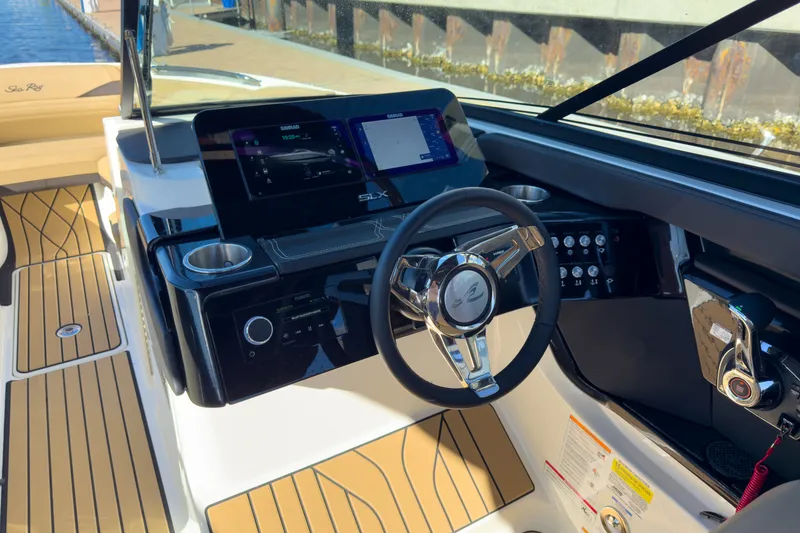 Slide: The Image of Sea Ray SLX 260 Outboard 2026 - 13