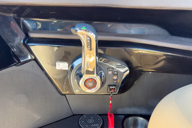 Slide: The Image of Sea Ray SLX 260 Outboard 2026 - 14