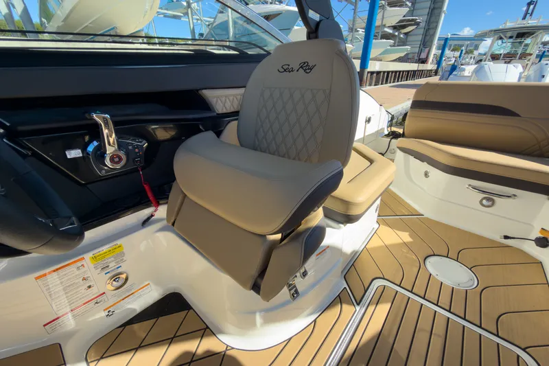 Slide: The Image of Sea Ray SLX 260 Outboard 2026 - 15