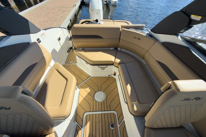 Slide: The Image of Sea Ray SLX 260 Outboard 2026 - 17