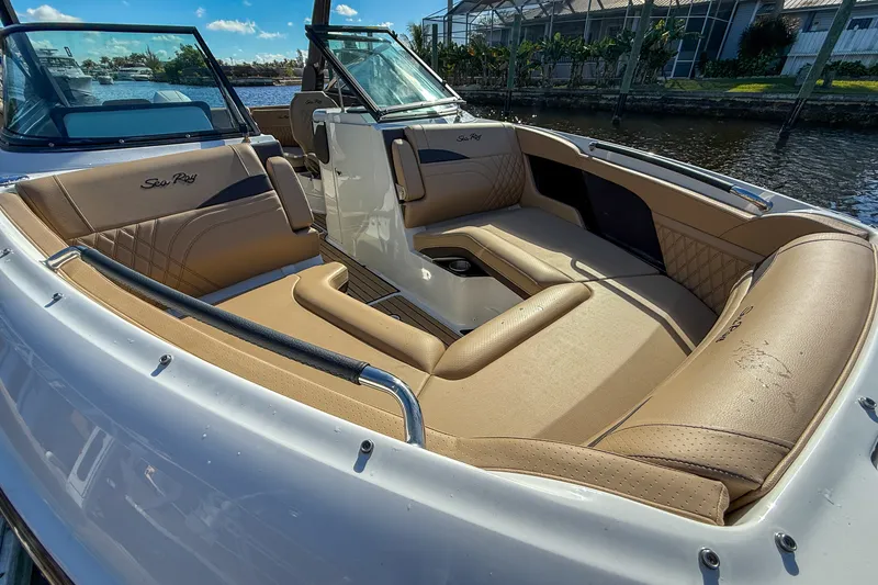 Slide: The Image of Sea Ray SLX 260 Outboard 2026 - 19