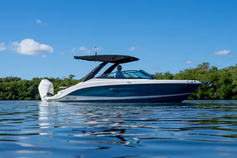 Slide: The Image of Sea Ray SLX 260 Outboard 2026 - 34