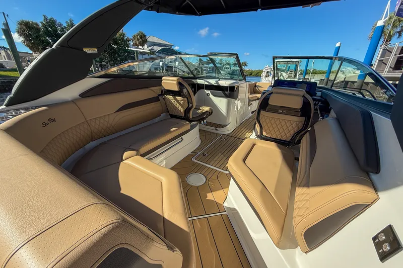 Slide: The Image of Sea Ray SLX 260 Outboard 2026 - 6