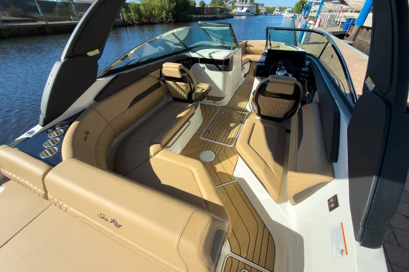 Slide: The Image of Sea Ray SLX 260 Outboard 2026 - 8