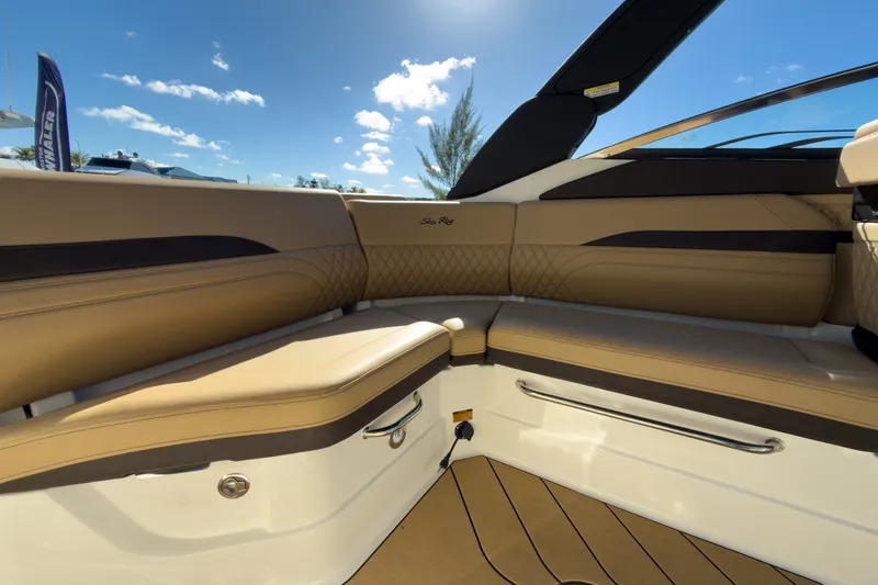 Slide: The Image of Sea Ray SLX 260 Outboard 2026 - 9