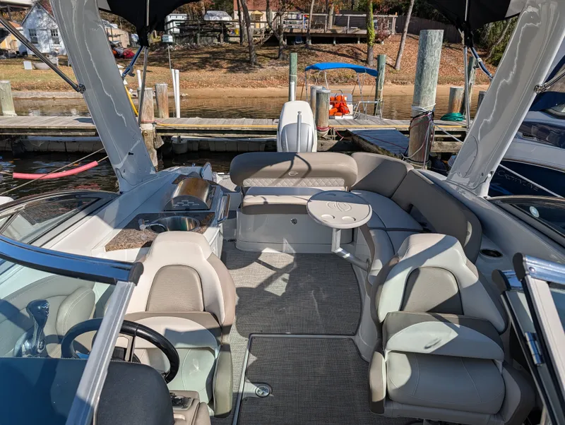 Slide: The Image of Crownline Boats 285 XS 2019 - 10