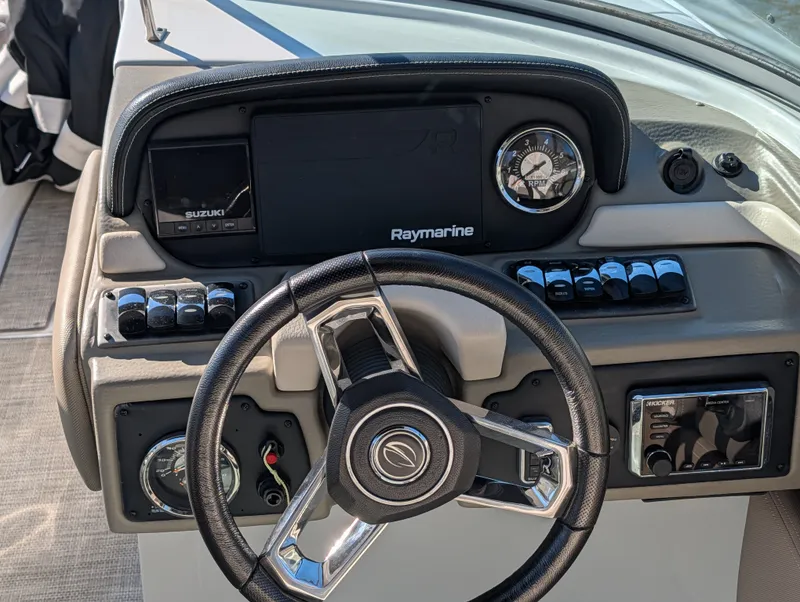 Slide: The Image of Crownline Boats 285 XS 2019 - 11