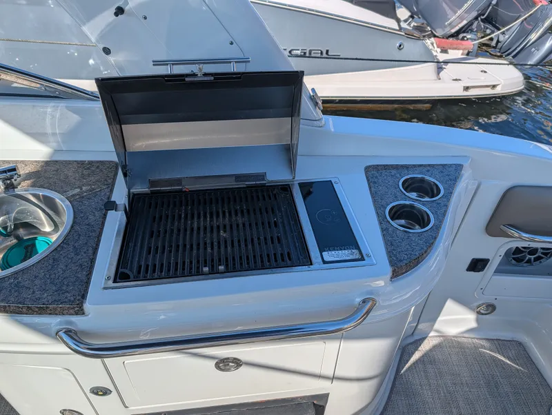 Slide: The Image of Crownline Boats 285 XS 2019 - 12