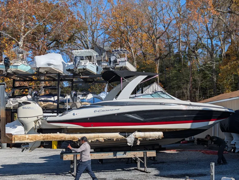 Slide: The Image of Crownline Boats 285 XS 2019 - 17