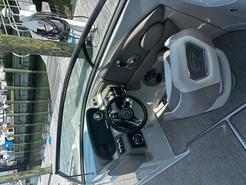 Slide: The Image of Crownline Boats 285 XS 2019 - 25