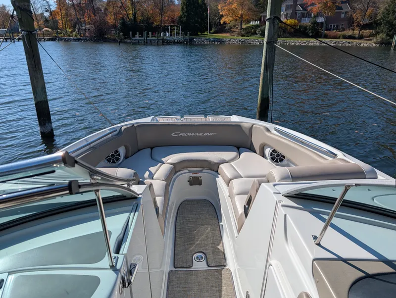 Slide: The Image of Crownline Boats 285 XS 2019 - 5