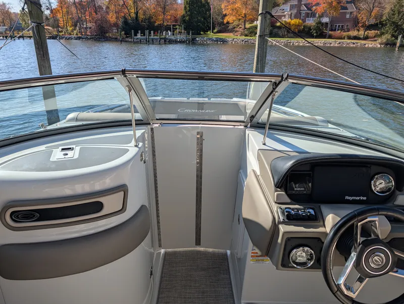 Slide: The Image of Crownline Boats 285 XS 2019 - 7