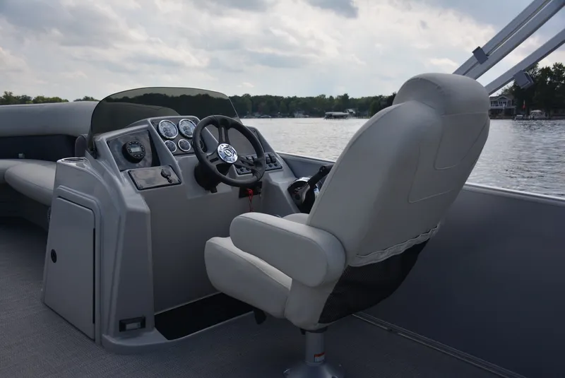 Slide: The Image of Sylvan Mirage 8520 Party Fish 2026 - 3