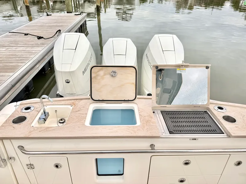 Slide: The Image of Boston Whaler 360 Outrage 2026 - 20