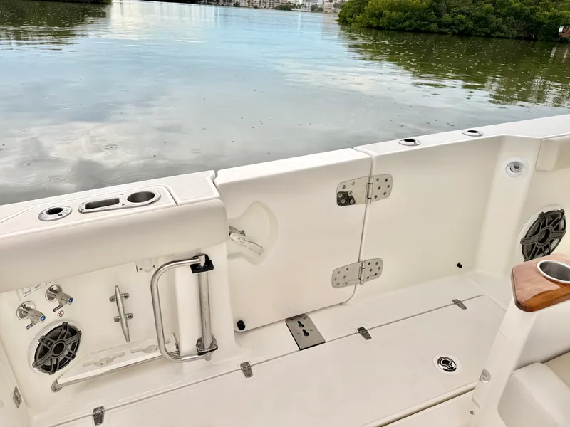 Slide: The Image of Boston Whaler 360 Outrage 2026 - 25