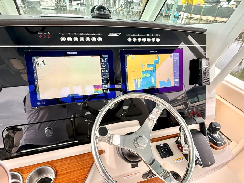 Slide: The Image of Boston Whaler 360 Outrage 2026 - 29