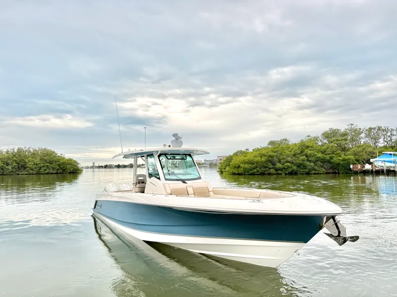 Slide: The Image of Boston Whaler 360 Outrage 2026 - 9