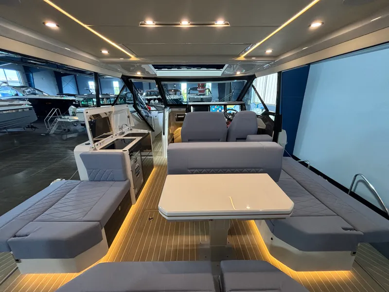 Slide: The Image of Saxdor 400 GTO 2026 - 10