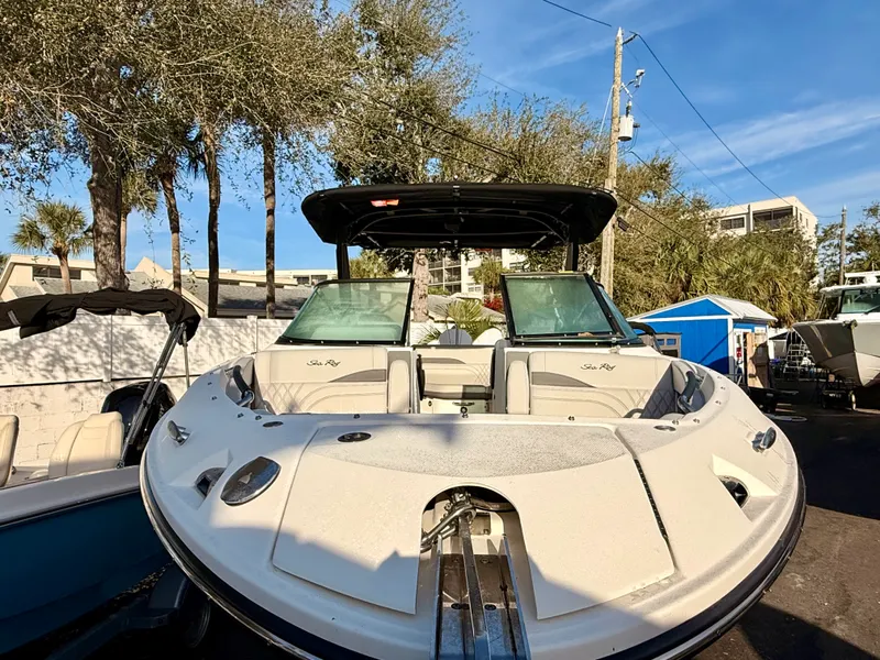 Slide: The Image of Sea Ray SLX 260 Outboard 2026 - 5