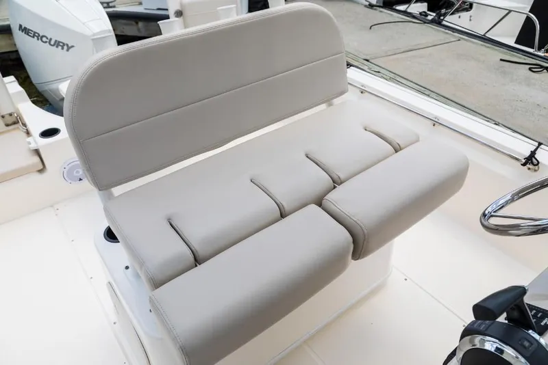 Slide: The Image of Boston Whaler 210 Montauk 2026 - 24