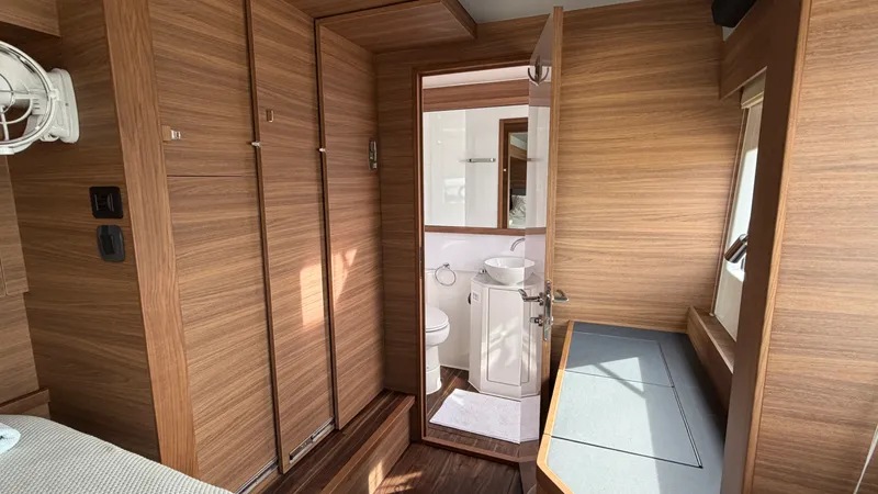 Slide: The Image of Aquila 54 ENCLOSED BRIDGE 2025 - 106