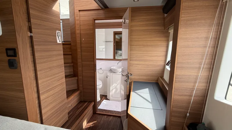 Slide: The Image of Aquila 54 ENCLOSED BRIDGE 2025 - 107