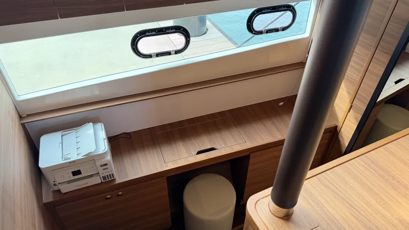 Slide: The Image of Aquila 54 ENCLOSED BRIDGE 2025 - 111